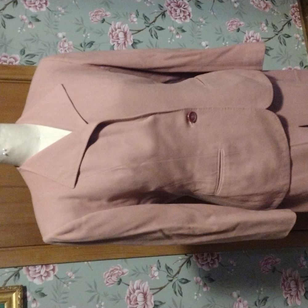 1940s Pink Wool Suit - Picture 2 of 8